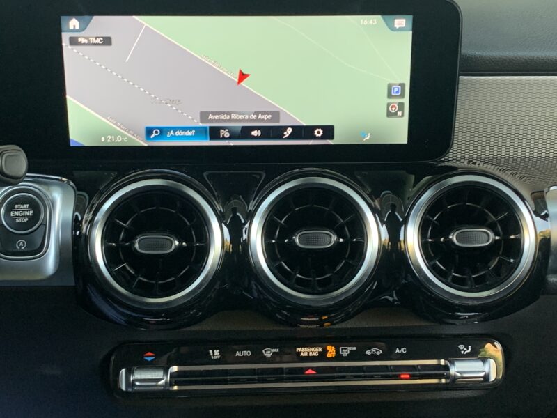 MERCEDES-BENZ GLB 200D SPORT