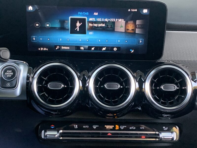 MERCEDES-BENZ GLB 200D SPORT