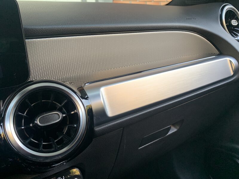 MERCEDES-BENZ GLB 200D SPORT