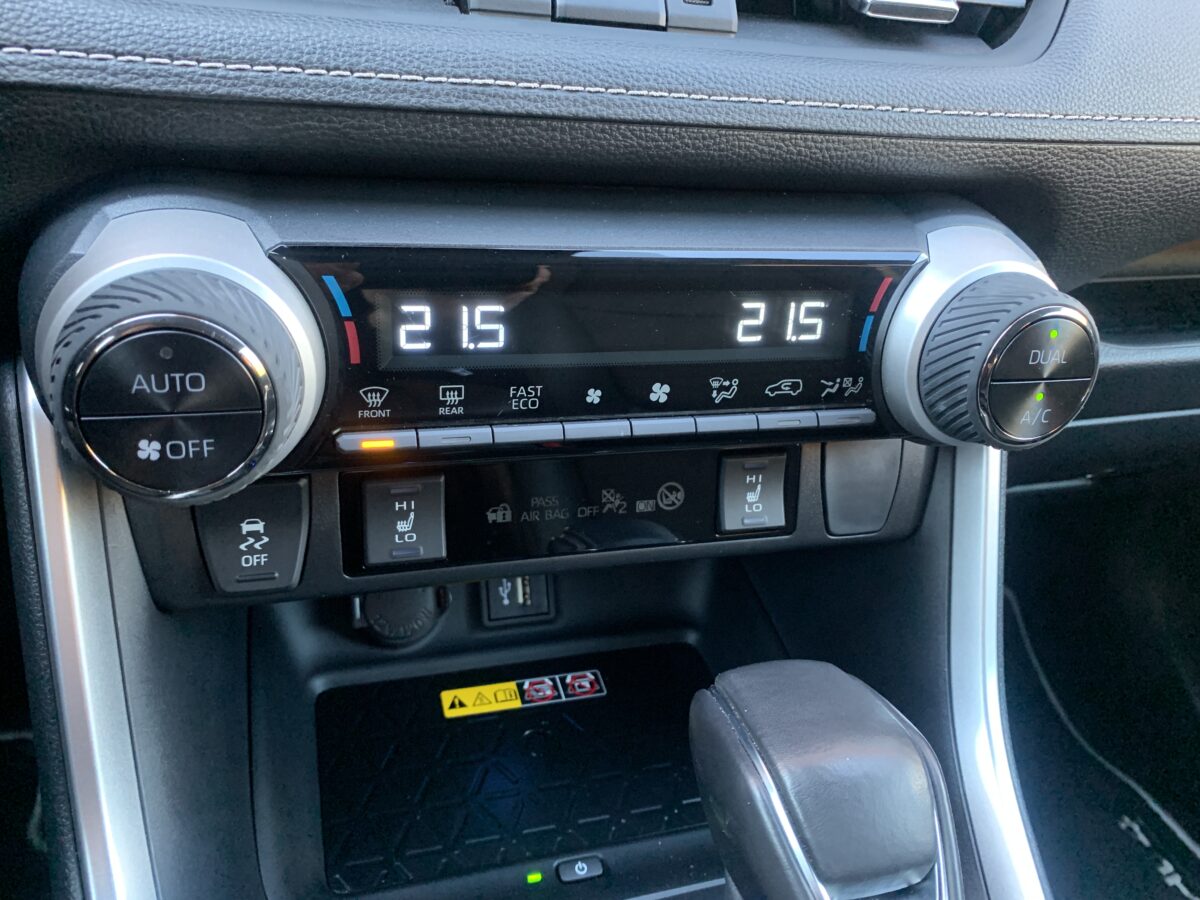 TOYOTA RAV4 2.5H AWD LUXURY