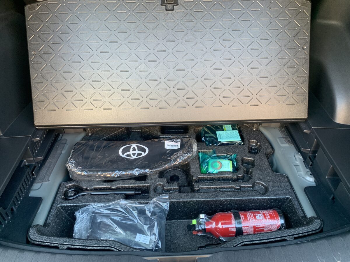TOYOTA RAV4 2.5H AWD LUXURY