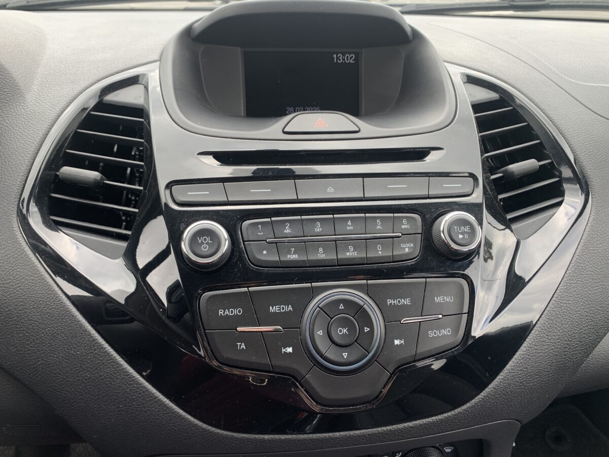 FORD KA + BLACK WHITE 1.2i