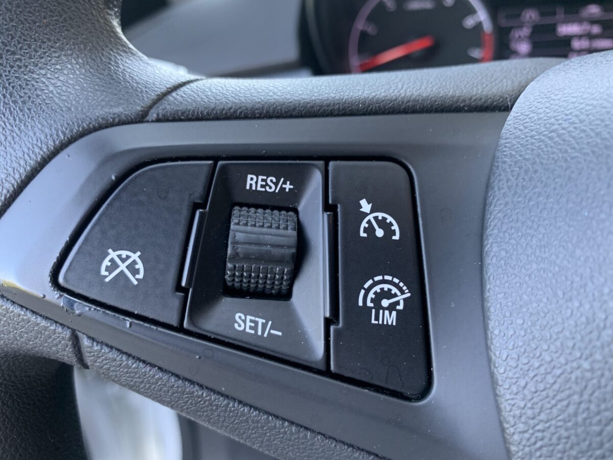 OPEL CORSA E 5P SELECTIVE PRO 1.4i 90cv