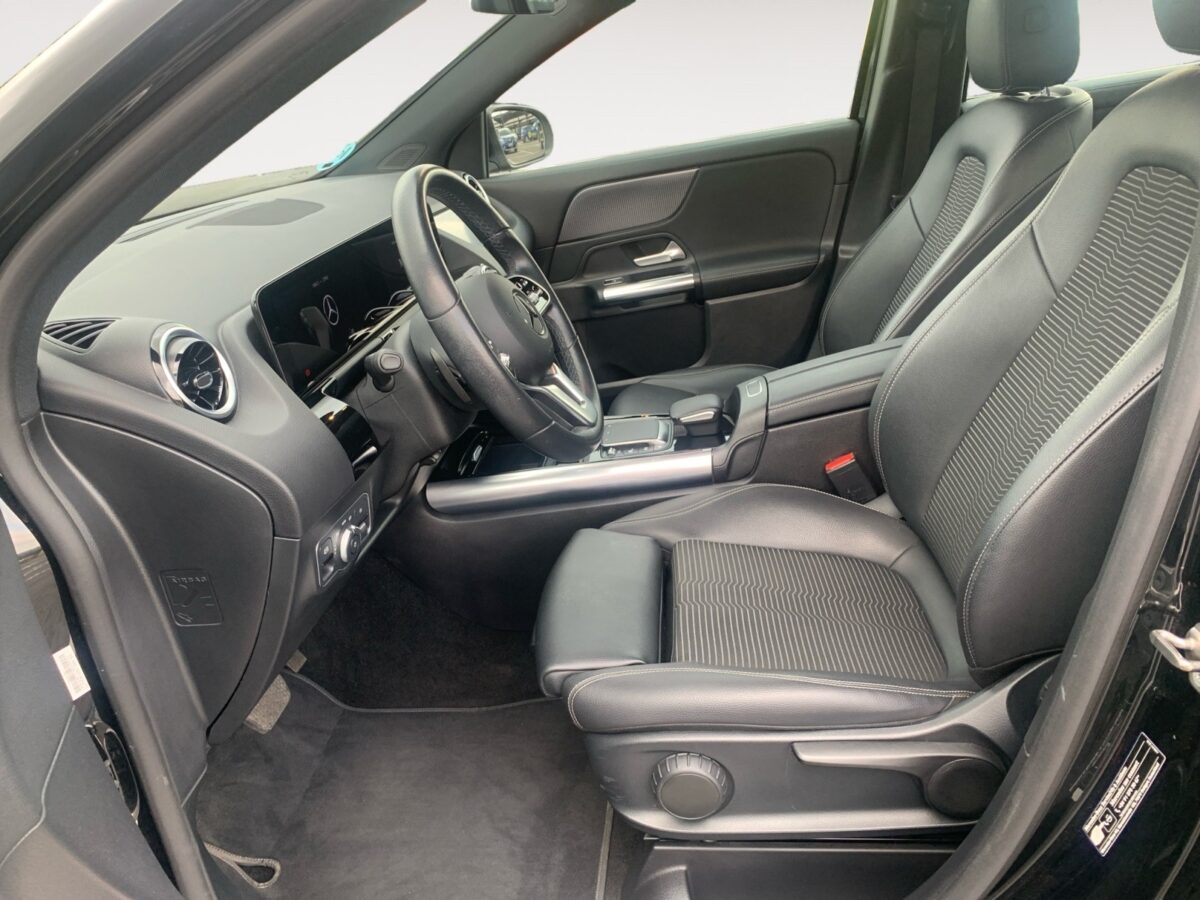 MERCEDES-BENZ GLA 180 7G-DCT 