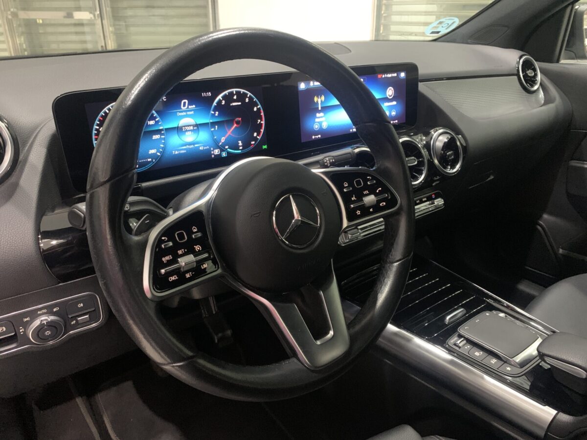 MERCEDES-BENZ GLA 180 7G-DCT 