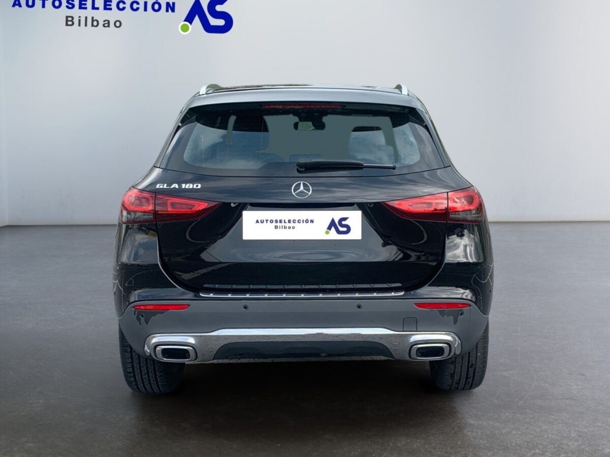 MERCEDES-BENZ GLA 180 7G-DCT 