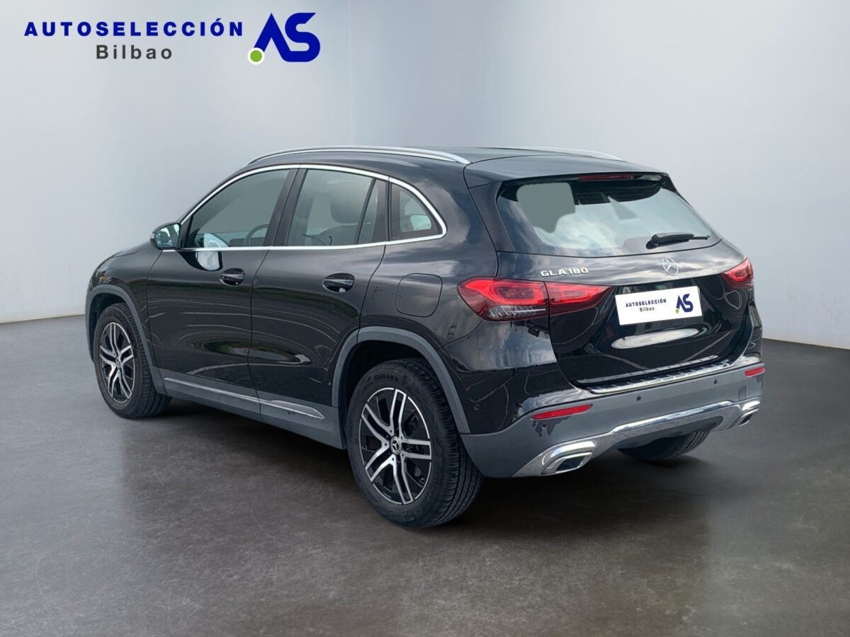 MERCEDES-BENZ GLA 180 7G-DCT 