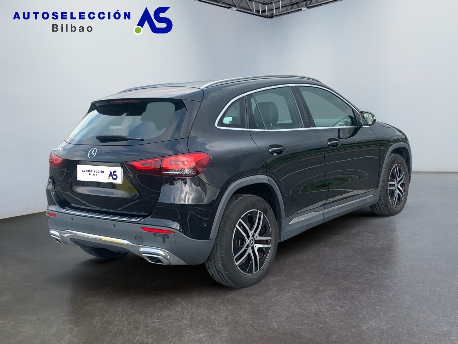 MERCEDES-BENZ GLA 180 7G-DCT 