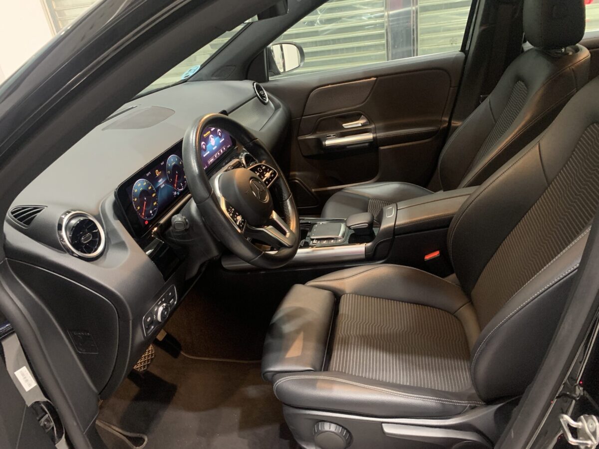 MERCEDES-BENZ GLA 180 7G-DCT 