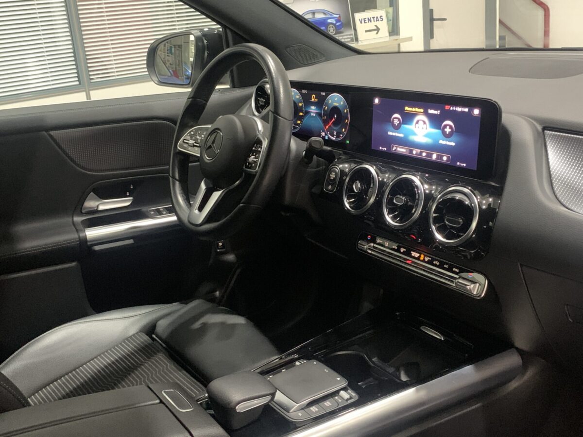 MERCEDES-BENZ GLA 180 7G-DCT 