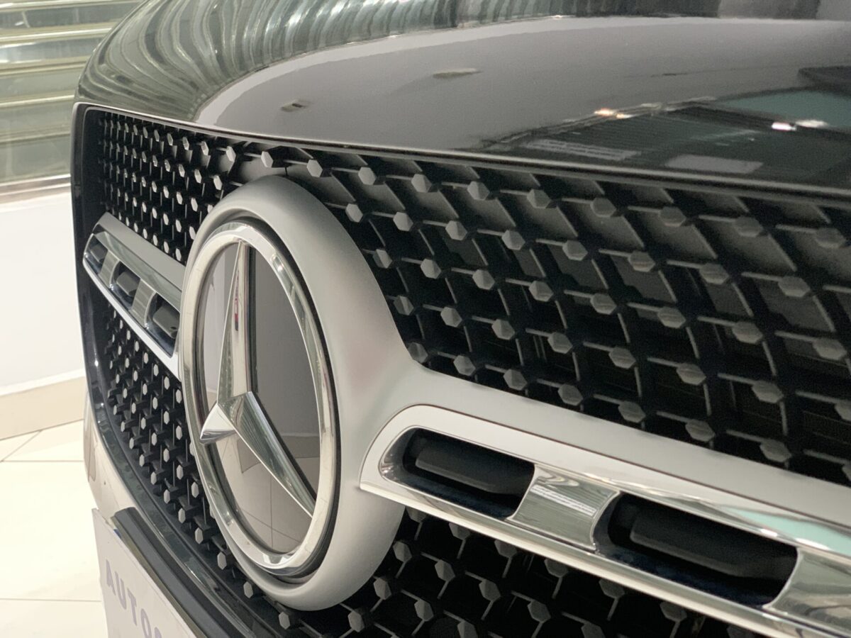 MERCEDES-BENZ GLA 180 7G-DCT 