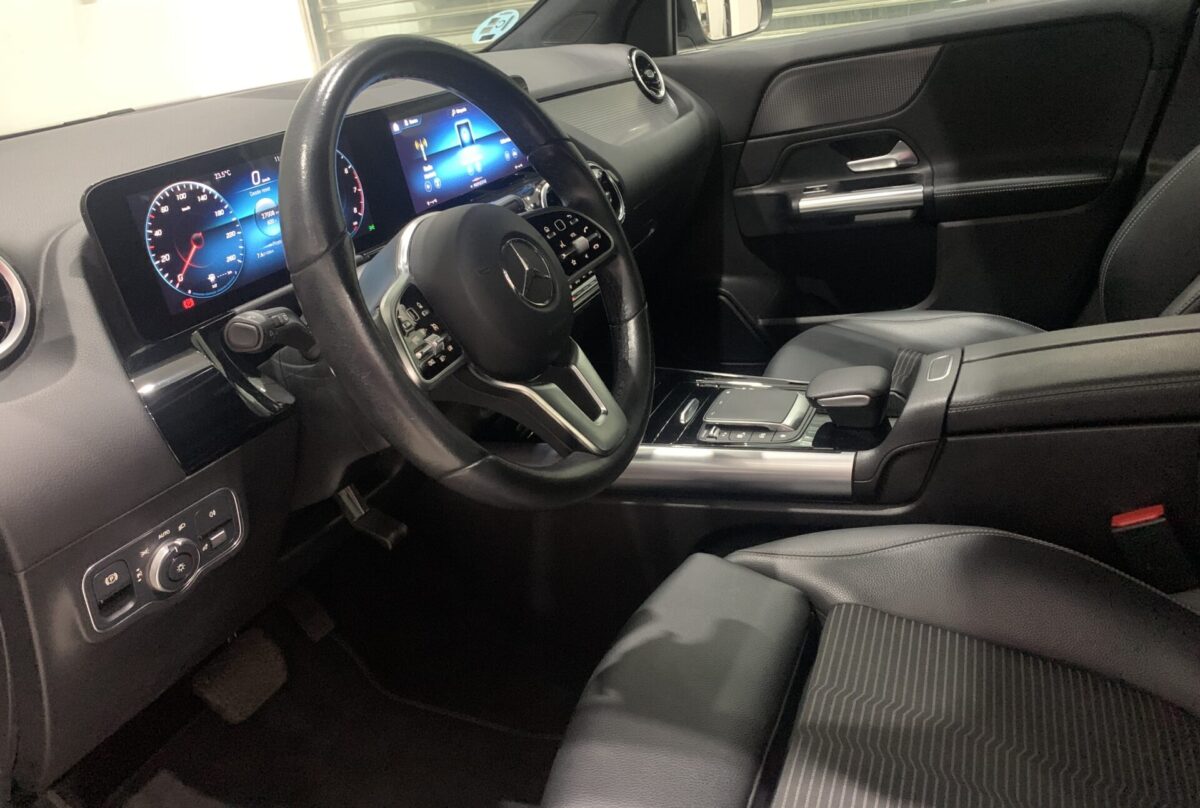 MERCEDES-BENZ GLA 180 7G-DCT 