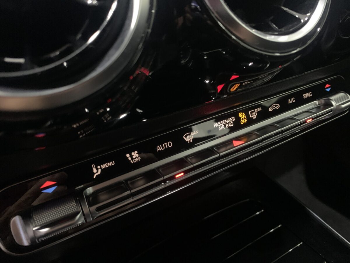 MERCEDES-BENZ GLA 180 7G-DCT 