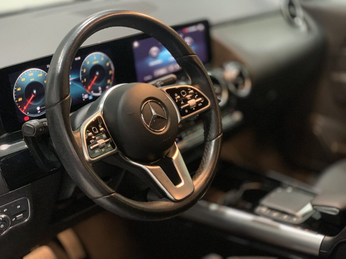 MERCEDES-BENZ GLA 180 7G-DCT 