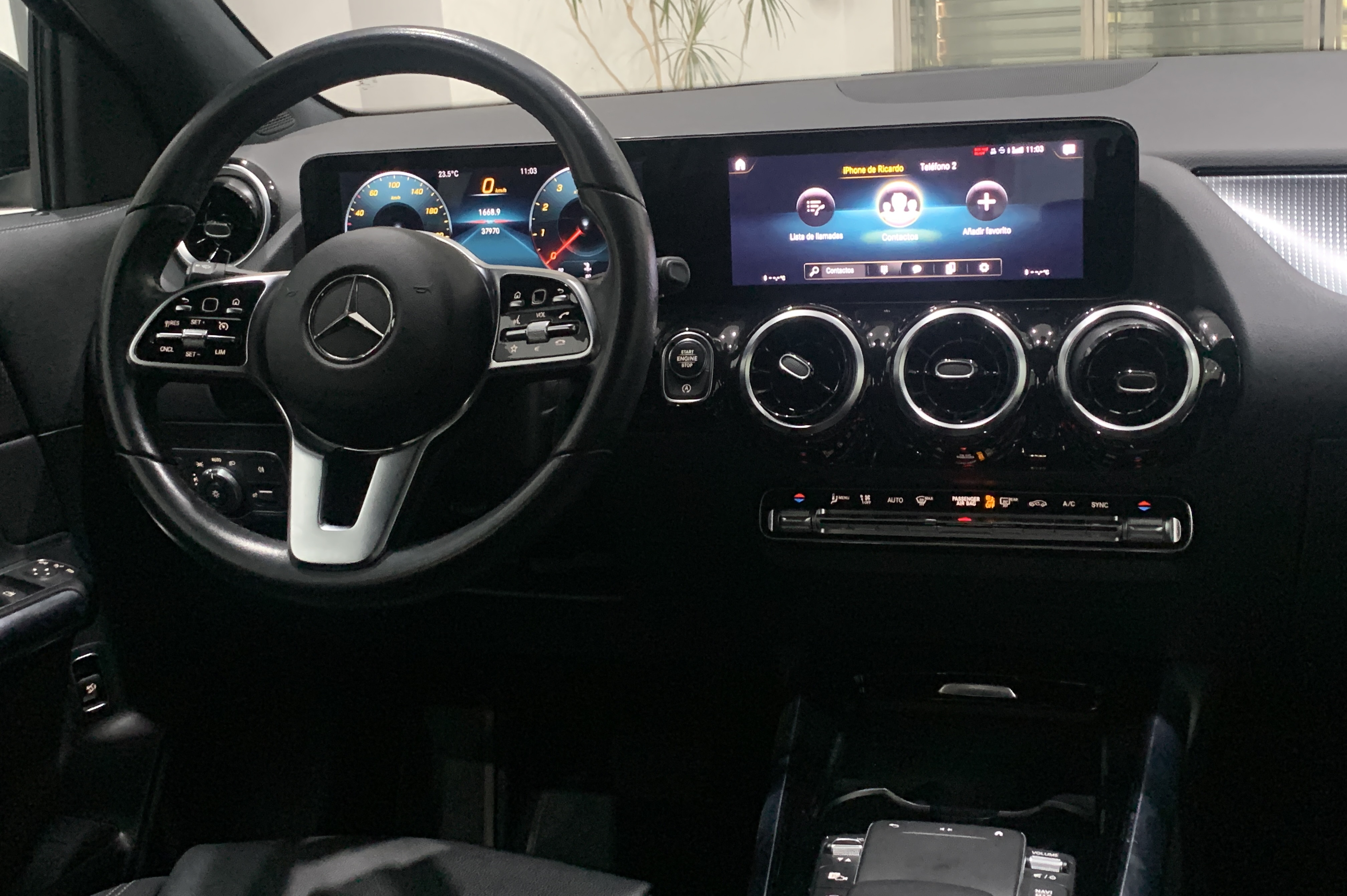 MERCEDES-BENZ GLA 180 7G-DCT 