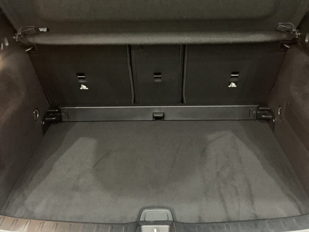 MERCEDES-BENZ GLA 180 7G-DCT 