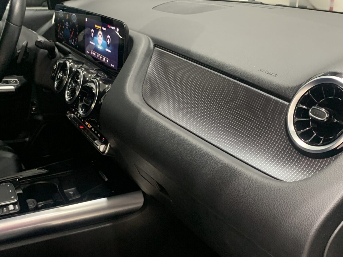 MERCEDES-BENZ GLA 180 7G-DCT 