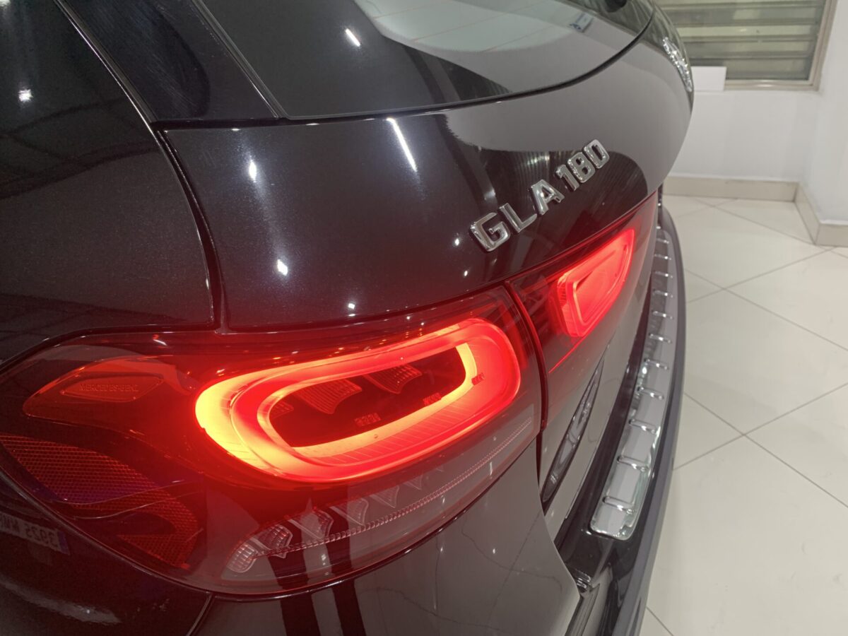 MERCEDES-BENZ GLA 180 7G-DCT 