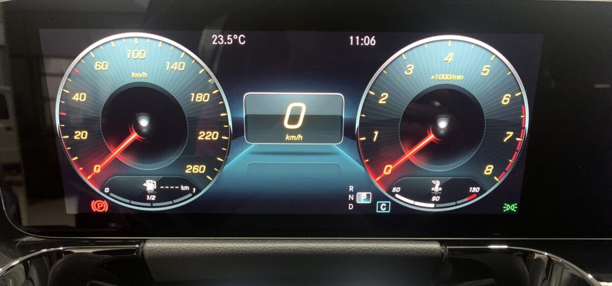 MERCEDES-BENZ GLA 180 7G-DCT 