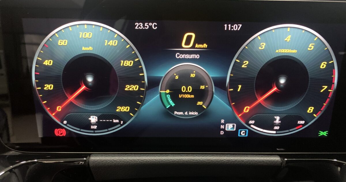 MERCEDES-BENZ GLA 180 7G-DCT 