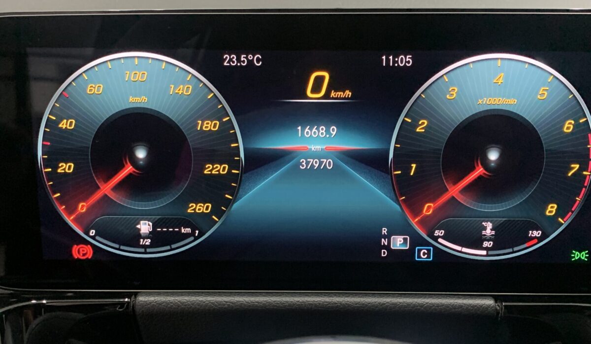 MERCEDES-BENZ GLA 180 7G-DCT 