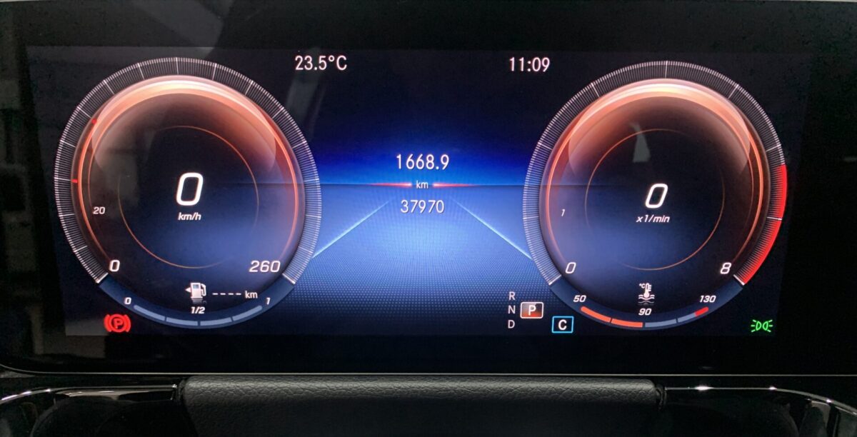 MERCEDES-BENZ GLA 180 7G-DCT 