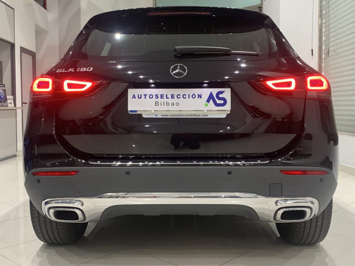 MERCEDES-BENZ GLA 180 7G-DCT 