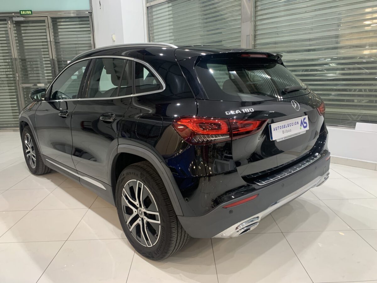 MERCEDES-BENZ GLA 180 7G-DCT 