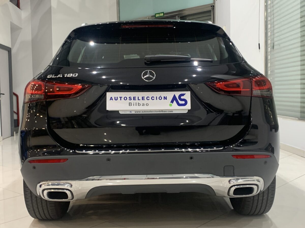 MERCEDES-BENZ GLA 180 7G-DCT 