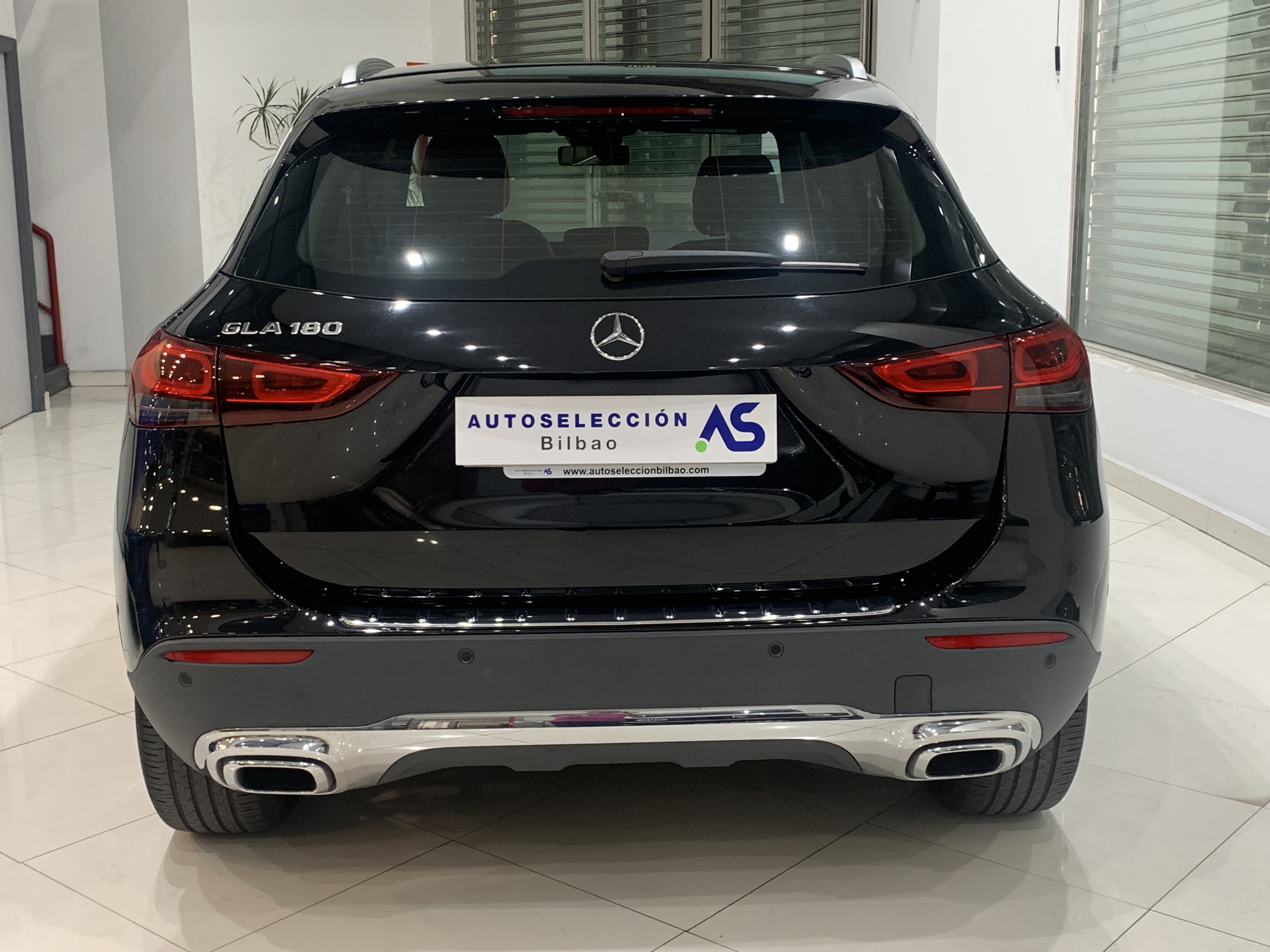 MERCEDES-BENZ GLA 180 7G-DCT 