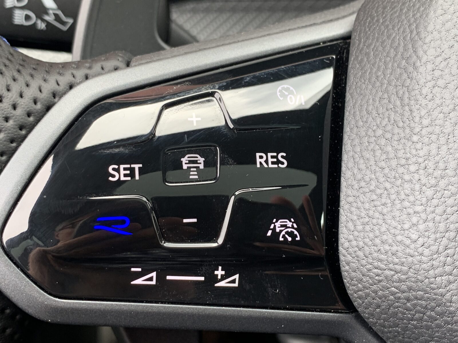 VOLKSWAGEN GOLF R 2.0TSI 4 MOTION