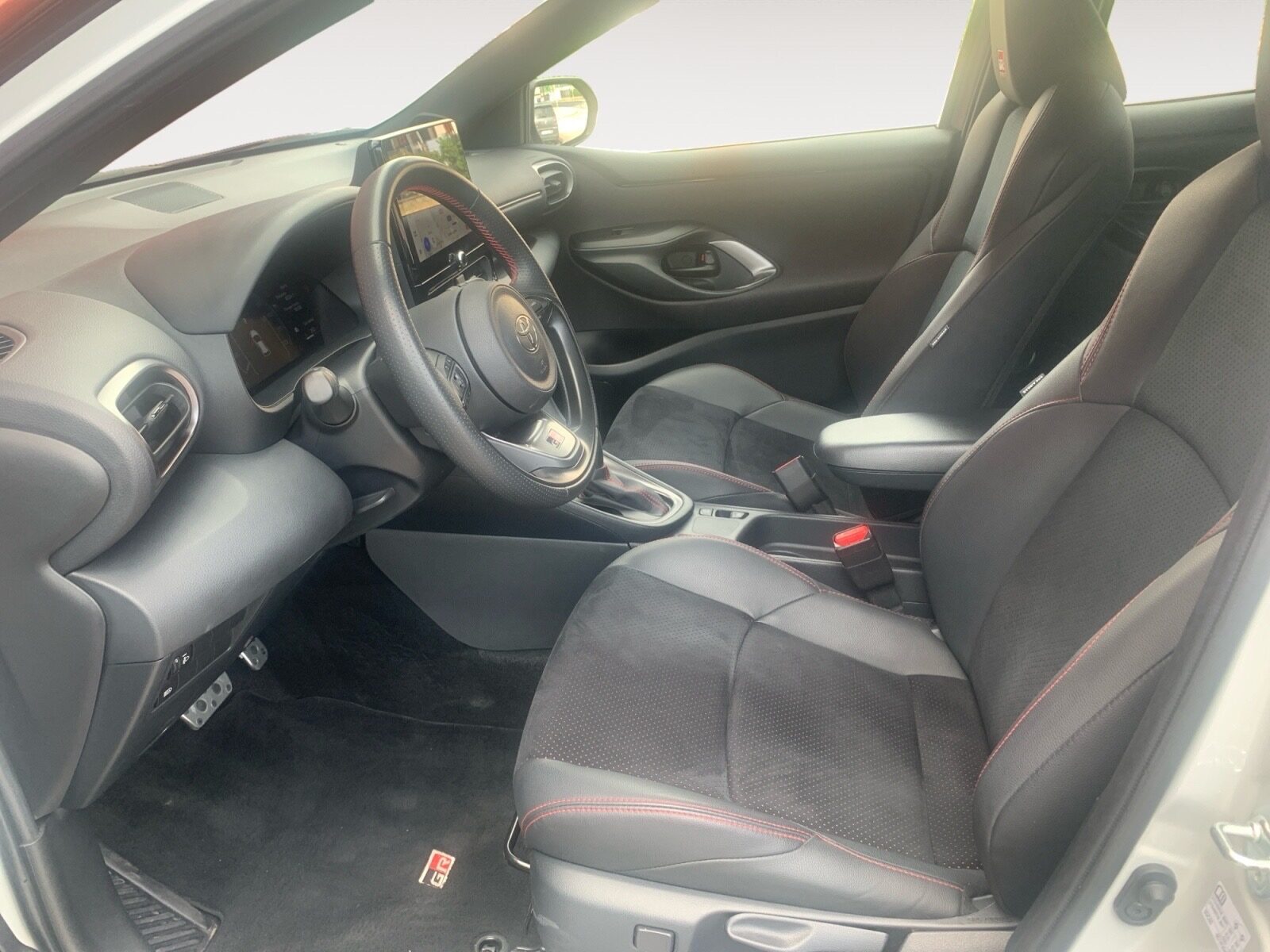 TOYOTA YARIS 1.5 130H SPORT PLUS