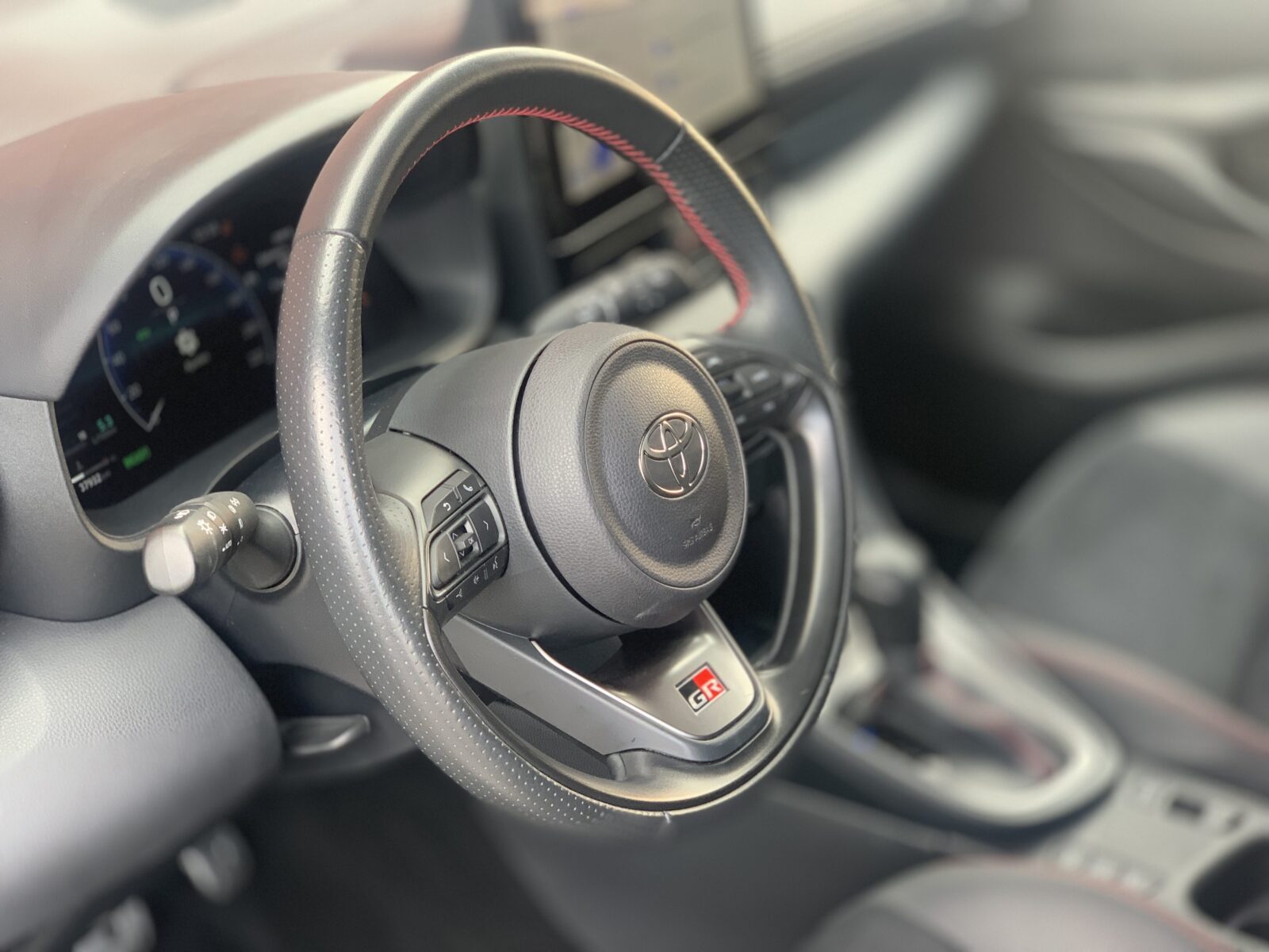 TOYOTA YARIS 1.5 130H SPORT PLUS