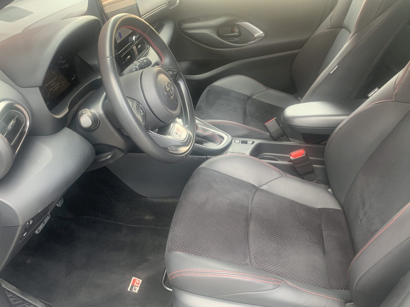 TOYOTA YARIS 1.5 130H SPORT PLUS